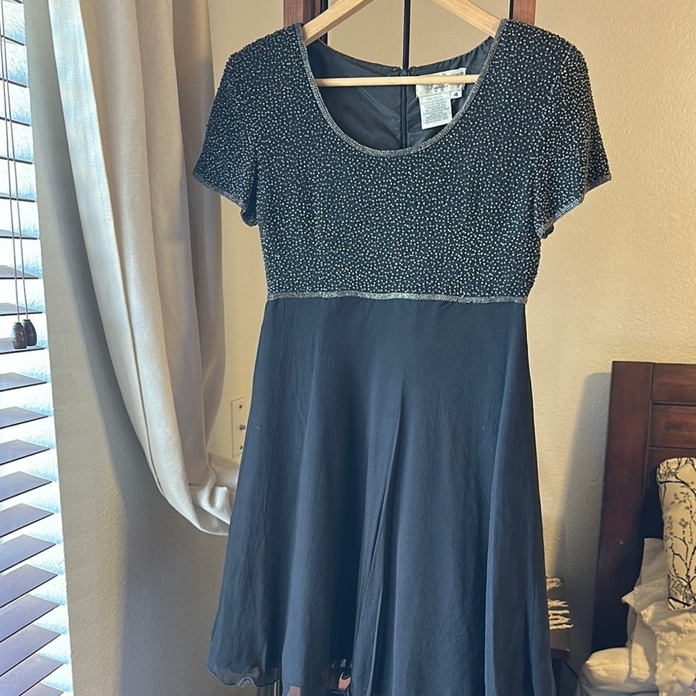 Papell  Boutique Evening size 4 EUC